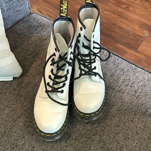 Women’s size 7 kids size 5 men’s 5.5 ladies white doc marten boots worn twice